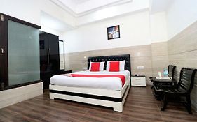 Oyo 30848 Hotel Signature